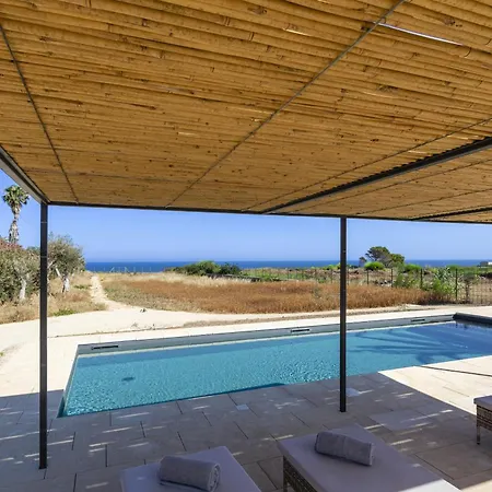 Isulatravel - Calamare Villa